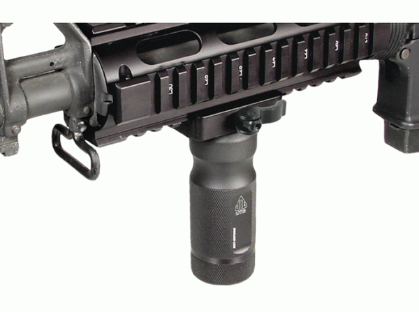 UTG - 4.1Inch Combat Quality QD Lever Mount Aluminum Foregrip